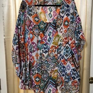 Plus size tunic with cape sleeves. Size 2X